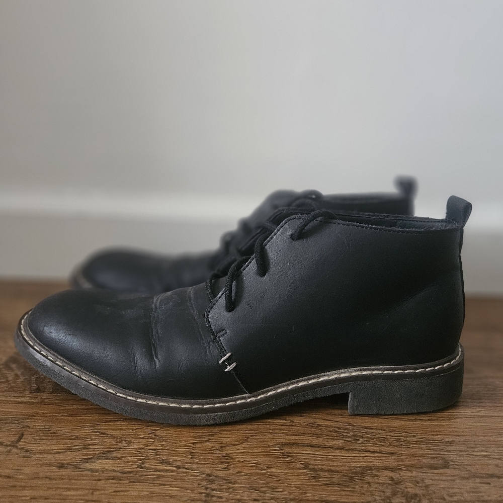 Men's Black Shoes, Size 7 - Picture 2 of 11